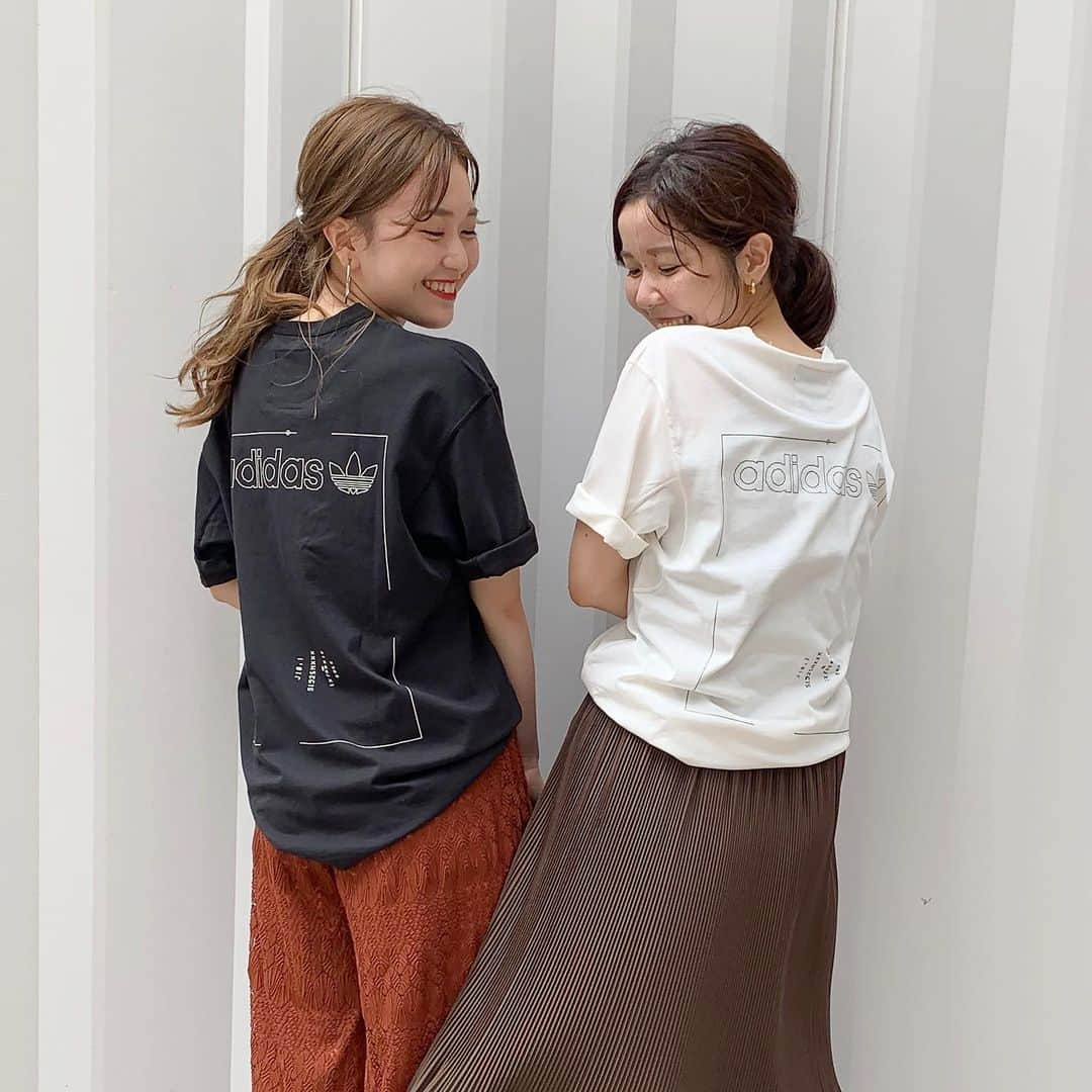 CAPRICIEUX LE'MAGEさんのインスタグラム写真 - (CAPRICIEUX LE'MAGEInstagram)「・ ・ hit item ・ ・ ✔︎【adidas】KAVALバックプリントTシャツ ・ ・ 控えめなバックのプリントがモダンでエッジの効いた雰囲気を演出します❣️ ・ ・ 着用 @moe_lemage @nana_lemage ・ ・ #capricieux_lemage#capricieuxlemage#lemage#カプリシュレマージュ#レマージュ #2019ss #recommended#summerfashion#summerfashion #newarrivals#fashion#大人カジュアル#シンプル#adidas#adidasoriginals#Tシャツ#バックプリント」7月17日 22時20分 - capricieux_lemage