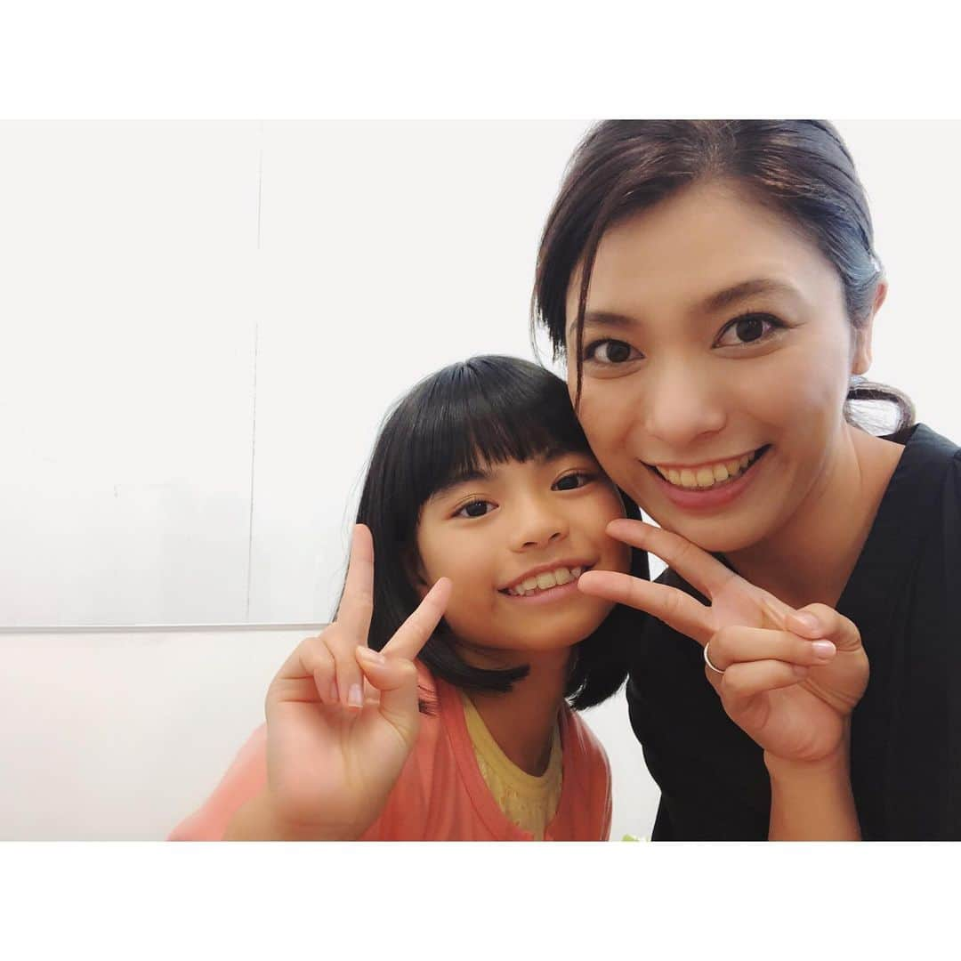 金城優華さんのインスタグラム写真 - (金城優華Instagram)「昨日のCM撮影﻿ ﻿ 10歳の娘ちゃん役。﻿ 可愛いだけじゃなくて﻿ 度胸あって一生懸命。﻿ ﻿ おばちゃん見習うトコ多かったな~。﻿ ﻿ ﻿ 私とパパ役2人同じ歳。﻿ 10歳と6歳の子がいてもおかしくない歳なのね~!!﻿ ﻿ ﻿ 大人になりきれてないと思ってても﻿ 歳は重ねてるんだね。﻿ メイクさんとそんな事しみじみ話してました。笑﻿ ﻿ ﻿ 8月より沖縄限定でCM放映予定!!﻿ ﻿ 放映したらまた改めて!!﻿ ﻿ ﻿ ﻿ #金城優華﻿ #沖縄﻿ #ママ」7月17日 22時22分 - yuuka_kinjo_