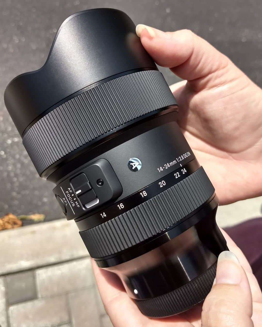 Sigma Corp Of America（シグマ）さんのインスタグラム写真 - (Sigma Corp Of America（シグマ）Instagram)「This just in! We have the first sample of the SIGMA 14-24mm F2.8 DG DN HSM Art lens in Sony E-mount. Keep your eyes peeled for reviews 👍 Available in L-mount and E-mount at the end of July 😀. . . . @sigmaphoto #sigmaphoto #sigma1424f28art #emount #sony #panasonic #lmount #leica」7月17日 22時24分 - sigmaphoto