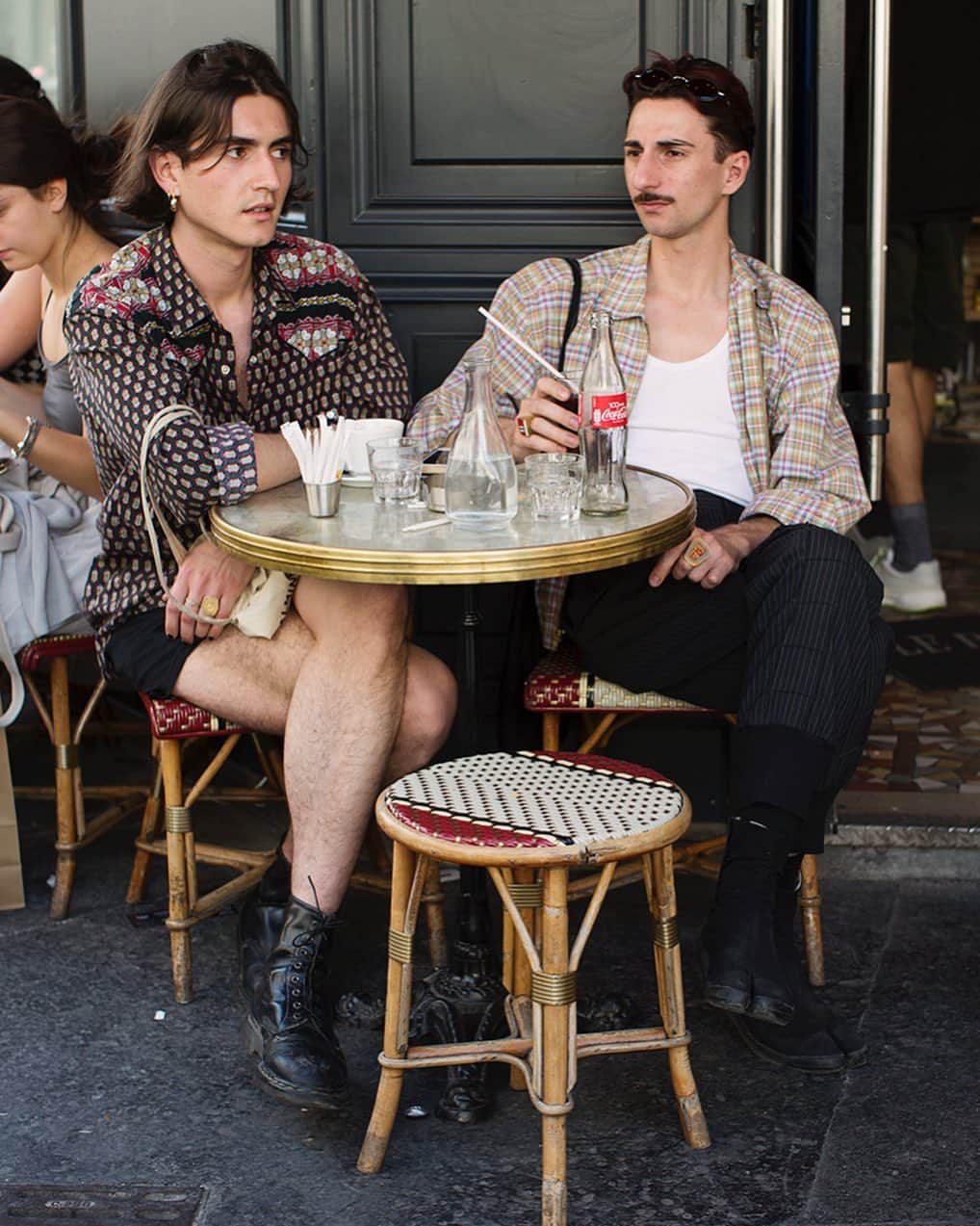 スコット・シューマンのインスタグラム：「Cafe culture in Paris is still chic as ever, Paris」