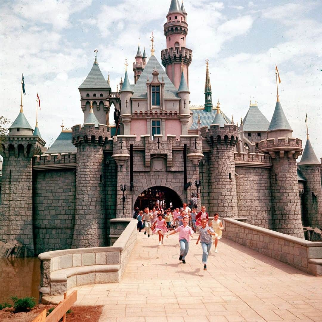 lifeさんのインスタグラム写真 - (lifeInstagram)「Disneyland in Anaheim California opened 64 years ago today, July 17, 1955. The amusement park is pictured here in July 1955. (Loomis Dean—The LIFE Picture Collection/Getty Images) #Disneyland」7月17日 22時32分 - life