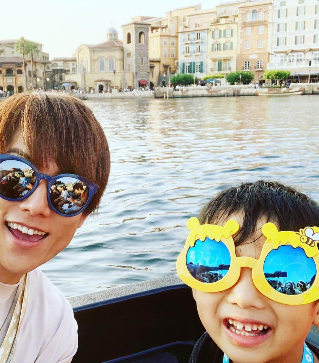 杉浦太陽さんのインスタグラム写真 - (杉浦太陽Instagram)「東京ディズニーシー^_^  7/23にグランドオープンする新アトラクション！  ソアリン：ファンタスティック・フライト 初体験させていただきました！  凄すぎて感動！ 自然の乗ってた方、全員拍手👏  いや〜東京ディズニーシーの、 この空間…本当に好きだわ(^ ^) ＠tokyodisneyresort_official #東京ディズニーリゾート #東京ディズニーシー #tokyodisneyresort #tokyodisneysea #ソアリンファンタスティックフライト #ソアリン #プレビューナイト #初体験に感動 #凄すぎて #夏なので #アトラクションで濡れてもきましたw」7月17日 22時33分 - sugiurataiyou_official