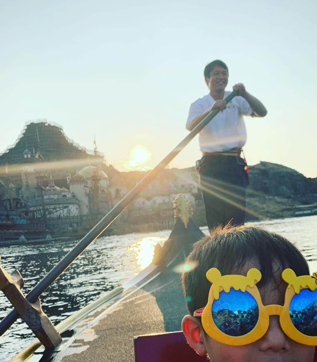 杉浦太陽さんのインスタグラム写真 - (杉浦太陽Instagram)「東京ディズニーシー^_^  7/23にグランドオープンする新アトラクション！  ソアリン：ファンタスティック・フライト 初体験させていただきました！  凄すぎて感動！ 自然の乗ってた方、全員拍手👏  いや〜東京ディズニーシーの、 この空間…本当に好きだわ(^ ^) ＠tokyodisneyresort_official #東京ディズニーリゾート #東京ディズニーシー #tokyodisneyresort #tokyodisneysea #ソアリンファンタスティックフライト #ソアリン #プレビューナイト #初体験に感動 #凄すぎて #夏なので #アトラクションで濡れてもきましたw」7月17日 22時33分 - sugiurataiyou_official