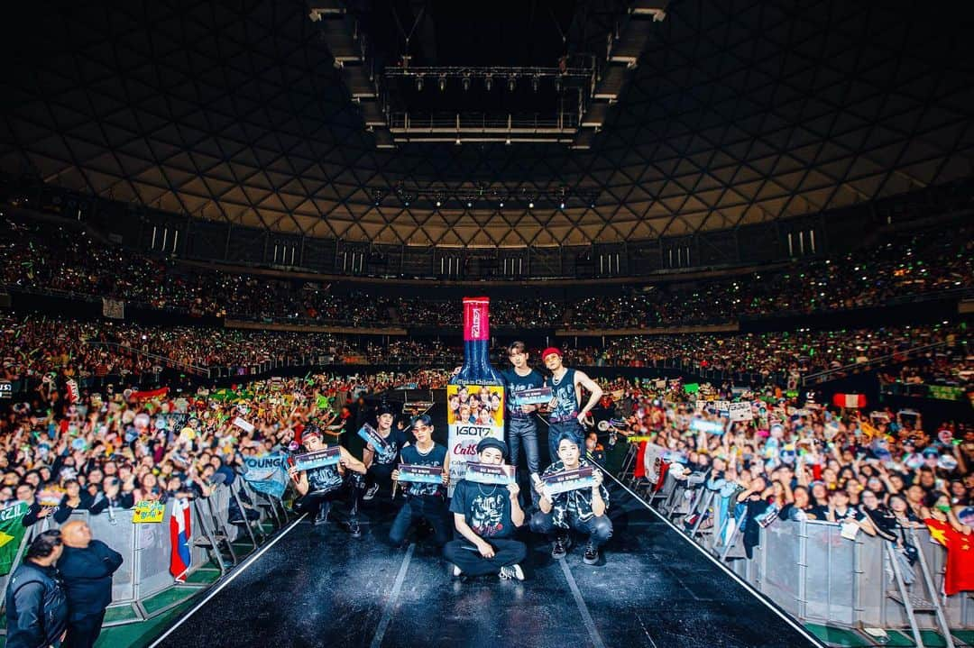 GOT7さんのインスタグラム写真 - (GOT7Instagram)「GOT7 2019 WORLD TOUR 'KEEP SPINNING' IN SANTIAGO  Siempre con I GOT7💚 @movistararena  #GOT7 #갓세븐 #GOT7_SPINNINGTOP #GOT7_BETWEEN_SECURITY_AND_INSECURITY #GOT7_ECLIPSE #GOT7WORLDTOUR #GOT7_KEEPSPINNING」7月17日 22時36分 - got7.with.igot7