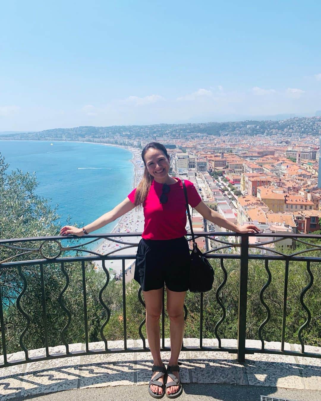 瀬間友里加のインスタグラム：「Honeymoon in 🇫🇷❤️ 新婚旅行でヨーロッパに来ております🥰 まずは南仏ニースへ🏖海の近くに泊まれたので珍しくたくさん海へ👙 海の色が綺麗💙 旅行Photo続きます🙏❤️#honeymoon #nice #南仏旅行 #cotedazur #フランス旅行」