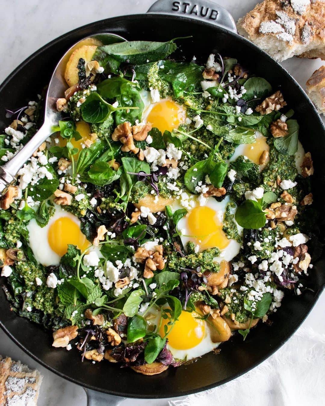 Staub USA（ストウブ）さんのインスタグラム写真 - (Staub USA（ストウブ）Instagram)「Here's how @theoriginaldish is using her farmers market finds: baked eggs with caramelized parsnips, wilted greens, toasted walnut pesto with basil and mint, and creamy goat cheese! #MadeInStaub Cast Iron Fry Pan in Graphite. Keep this recipe in your back pocket for using up an overabundance of summer produce: http://www.theoriginaldish.com/2019/06/16/baked-eggs-with-parsnips-walnut-pesto/.」7月17日 22時49分 - staub_usa