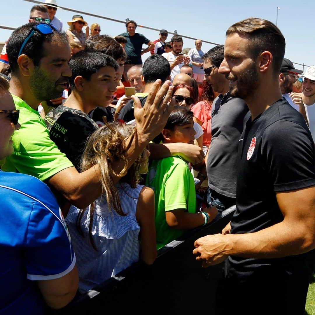 グラナダCFさんのインスタグラム写真 - (グラナダCFInstagram)「🎙️ @r9soldado: "Será un año bonito e ilusionante" 🔴⚪️ #Granada #Laliga #ligasantander #liga #futbol #soccer #football #granadacf #SobranLasPalabras #EternaLucha #primeradivision」7月17日 22時49分 - granadacf