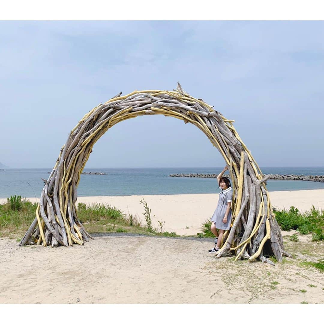 廣川奈々聖さんのインスタグラム写真 - (廣川奈々聖Instagram)「．﻿ ﻿ ﻿ 【 #ジハングン 🦖🍹福岡・糸島】﻿ ﻿ 映えのためだけのスポット！﻿ ﻿ ﻿ たくさん自販機が並んでたり、﻿ ものすんごく大きいブランコがあったり﻿ ぜんぶが巨大で面白い場所です😛﻿ ﻿ たのしかった〜❤︎！📸﻿ ﻿ ﻿ ﻿ ・﻿ ・﻿ ・﻿ ﻿ #糸島 #糸島ドライブ #福岡旅行 #写真スポット #ジハングンのブランコ #映えスポット #insta_good」7月17日 23時01分 - nanaseven7_u_u