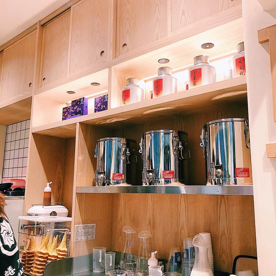 住吉史衣さんのインスタグラム写真 - (住吉史衣Instagram)「. . . 台湾のアイスクリーム屋さん🍦💓 『蜷尾家』 新店舗オープンのレセプションに行ってきました♪ 現存の三軒茶屋店に続いて、7/18麻布十番、7/19池袋にオープンするらしいです😍😍👍 . 甘いのにスッキリ食べられるアイスクリームと、お茶の香りが口いっぱいに広がるゼリー、タピオカも入って贅沢＆1杯でいろんな味が楽しめる幸せデザート🤤💕💕 お茶味以外にも各店舗限定でピスタチオとかビスケットとかもあるみたいだからまた行ってみようかな🥰🥰✨ . . #蜷尾家 #NINAO #ニナオ  #三軒茶屋 #麻布十番 #池袋  #アイスクリーム屋さん #ジェラート屋さん  #台湾 #アイスクリーム #ジェラート #ソフトクリーム  #お茶フロート #フロート #お茶  #タピオカ #ピスタチオ #ビスケット #東方美人茶  #台湾幸福味 #スキアマ #theflavorofjoy  #jiuzhennan #ジウヂェンナン #パイナップルケーキ  #レセプション #グルメ女子 #スイーツ女子  #静まなみ  #住吉史衣 . .」7月17日 23時02分 - fumie_0426