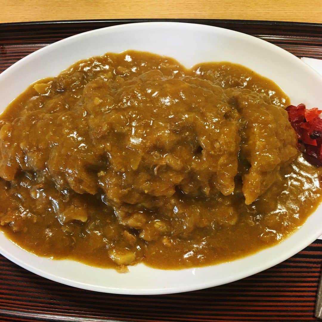 散歩の達人さんのインスタグラム写真 - (散歩の達人Instagram)「なつかしいカツカレー。 Curry with pork cutlet  #yummy #カレーライス #カツカレー #カレー #新宿 #東京 #curry #shinjuku #tokyo #散歩の達人」7月17日 22時57分 - san_tatsu