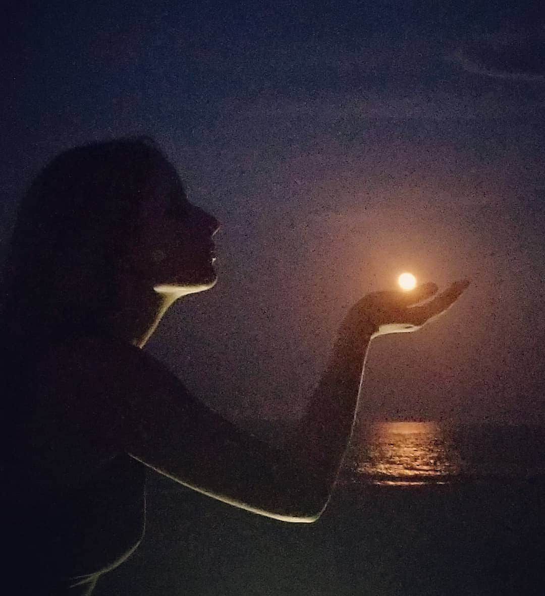 ジャッキー・エヴァンコさんのインスタグラム写真 - (ジャッキー・エヴァンコInstagram)「Blood moon 🌕 #bloodmoon #springsummer2019」7月17日 23時06分 - officialjackieevancho