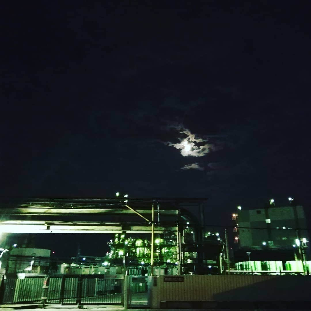 小川祐生さんのインスタグラム写真 - (小川祐生Instagram)「川崎の工場夜景きた！ まじミッドガル。 #川崎工場夜景#ミッドガル#ファイナルファンタジー7#神羅カンパニー」7月17日 23時11分 - ogawa_awa