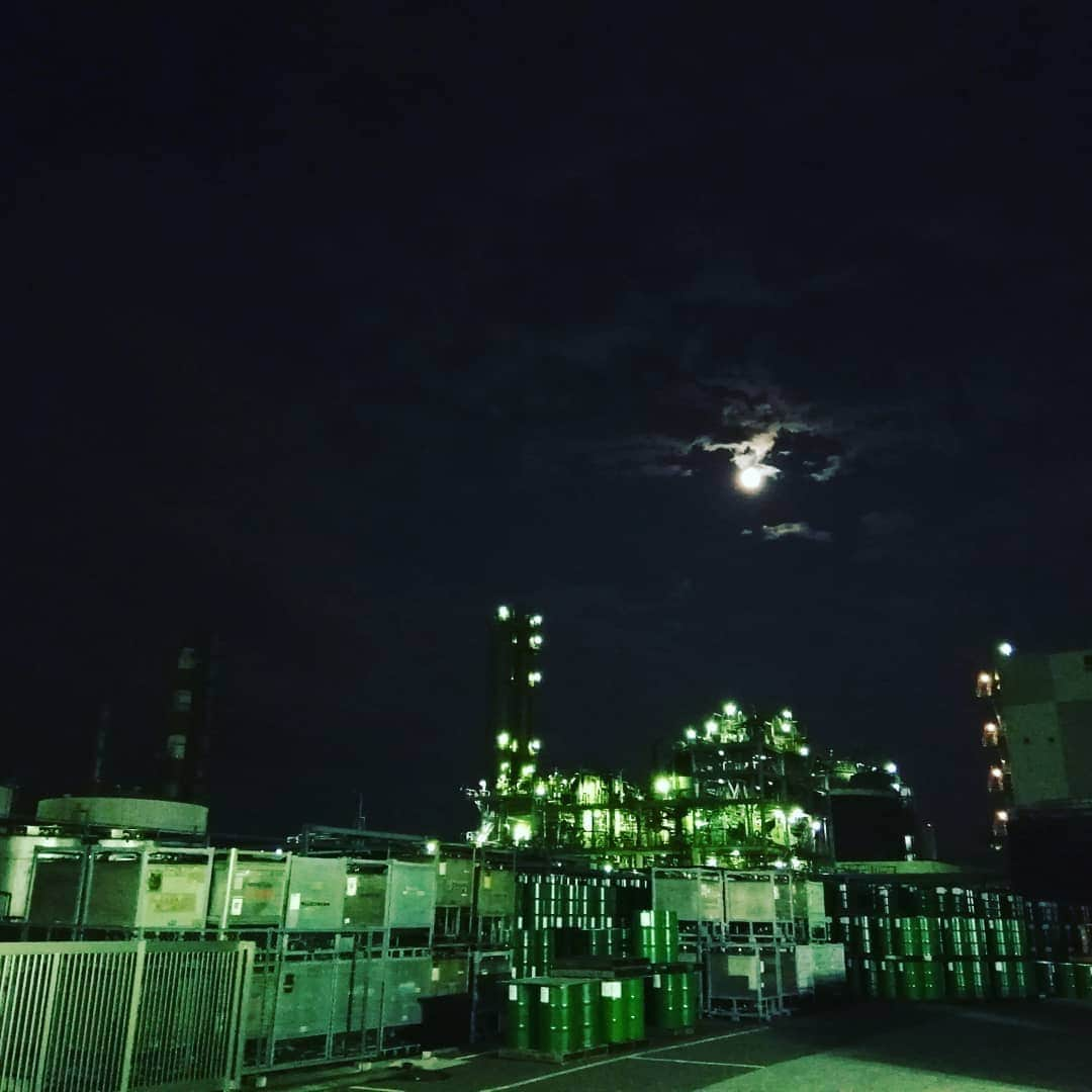 小川祐生さんのインスタグラム写真 - (小川祐生Instagram)「川崎の工場夜景きた！ まじミッドガル。 #川崎工場夜景#ミッドガル#ファイナルファンタジー7#神羅カンパニー」7月17日 23時11分 - ogawa_awa