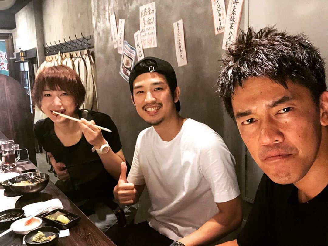 武井壮さんのインスタグラム写真 - (武井壮Instagram)「NBA選手をアート作品に仕上げるアーティスト田村大くんと3×3の女子選手岡田麻央と焼肉を食う夜。。 最近バスケが熱すぎるぜ。。 #田村大 #岡田麻央」7月17日 23時13分 - sosotakei