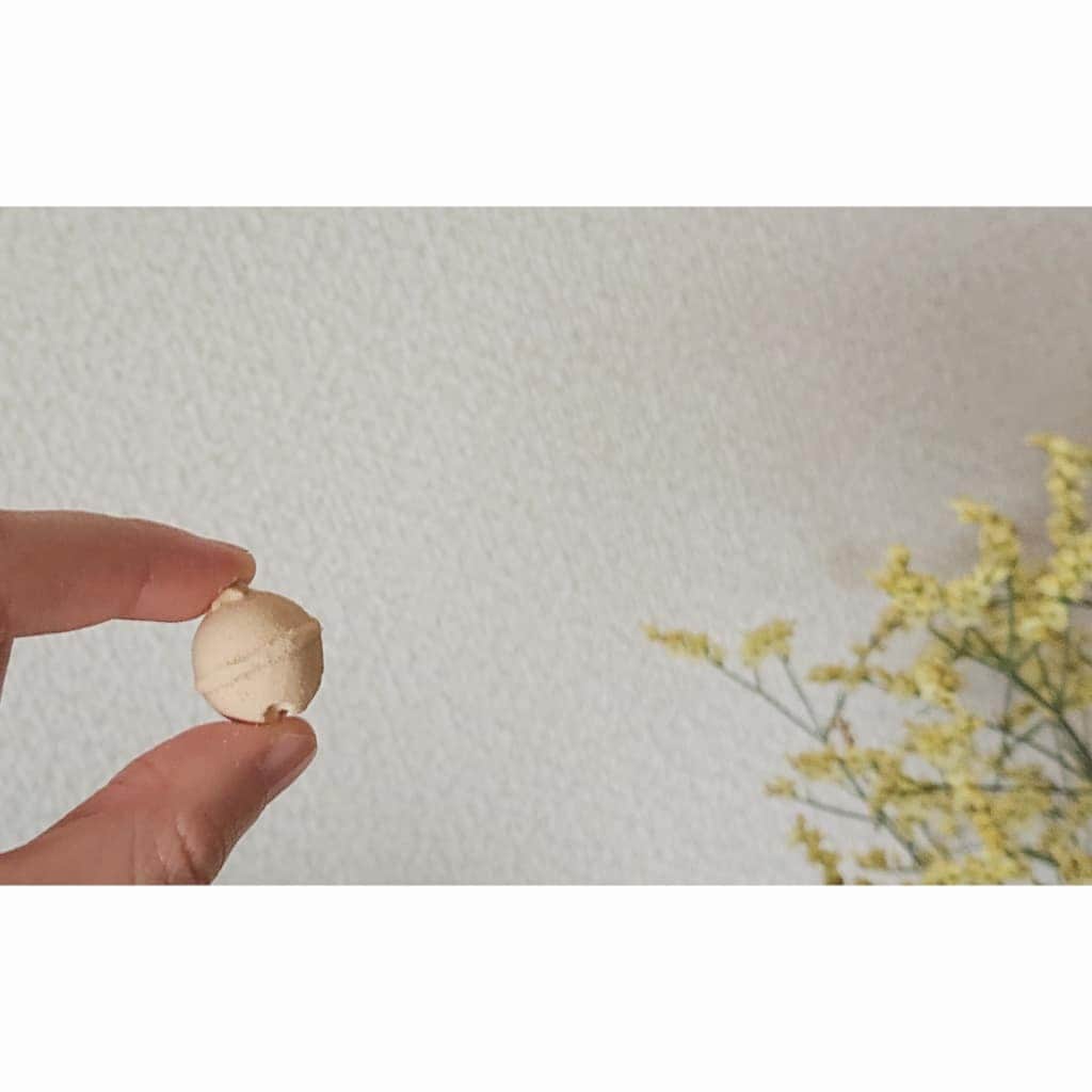加藤沙知さんのインスタグラム写真 - (加藤沙知Instagram)「先輩から頂いたお土産  鈴の形が可愛いです♪  ちなみに、最後の写真のパンも頂きもの。  もらってばかり。 ありがたいです。  #お土産 #さりげなく？おねだりしている疑惑(笑)」7月17日 23時30分 - mrt.kato