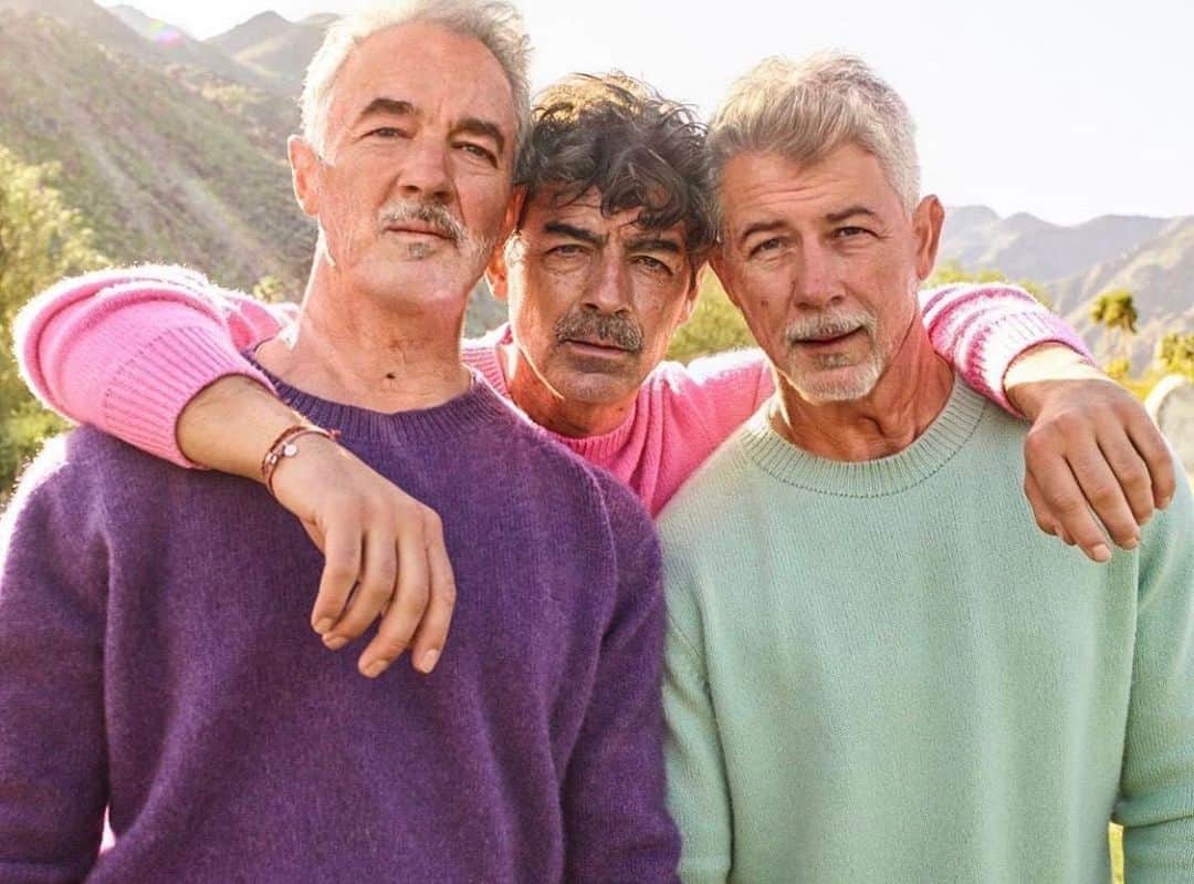 Cosmopolitanさんのインスタグラム写真 - (CosmopolitanInstagram)「K so the Jonas brothers are gonna be hot forever 🤯 Wanna try the old age face app yourself? Hit the link in bio.」7月17日 23時43分 - cosmopolitan