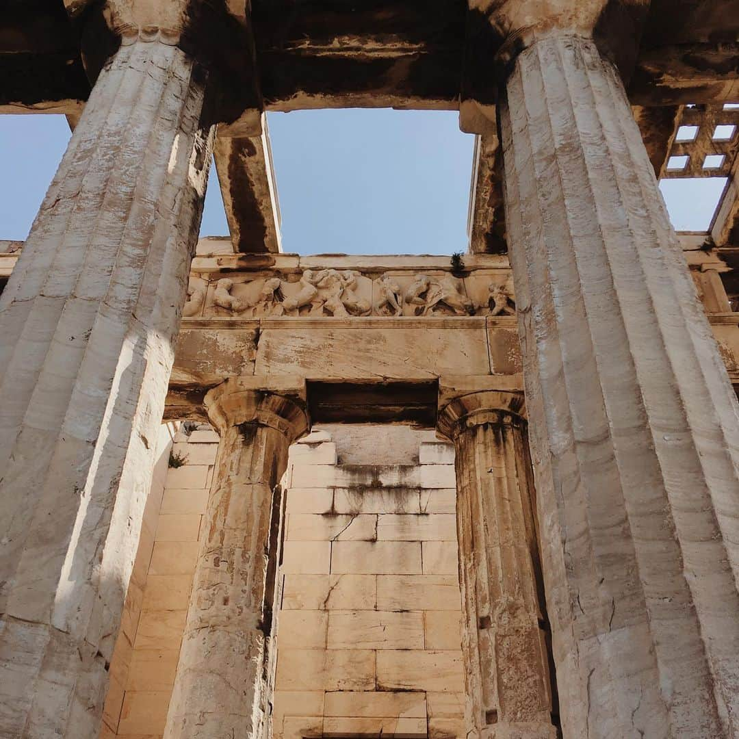 コルトモルテドさんのインスタグラム写真 - (コルトモルテドInstagram)「Greek Dreaming ✨⚡️🌙 . Inspiration from the Goddess Athena and her city for our latest offering. Find out more on corto.com link in bio . ⚡️✨💫 . . . #cortoinspirations #cortomoltedo #athena #goddess #leathergods #weaving #bentota #cortoclutch #cortobag」7月17日 23時44分 - cortomoltedo