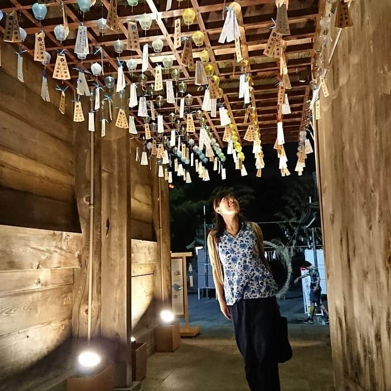 伊勢みずほさんのインスタグラム写真 - (伊勢みずほInstagram)「白山神社の風鈴祭り✨ こんなに素敵だったなんて✨😂💘 連れていってくれたあやこたん 一緒にいってくれた紀子さん、かおりん、どうもありがとう🐈🐈🐈💘 風鈴祭り✨ 明日まで楽しめるそうですよ🎐🎶 #新潟市 #白山神社 #風鈴祭 #風鈴 #音色 #涼やか #お散歩 #デート #カメラ女子 #沢山いたよ #ライトアップ #japan #cooljapan #niigata #新潟イベント」7月17日 23時58分 - isemizuhoo