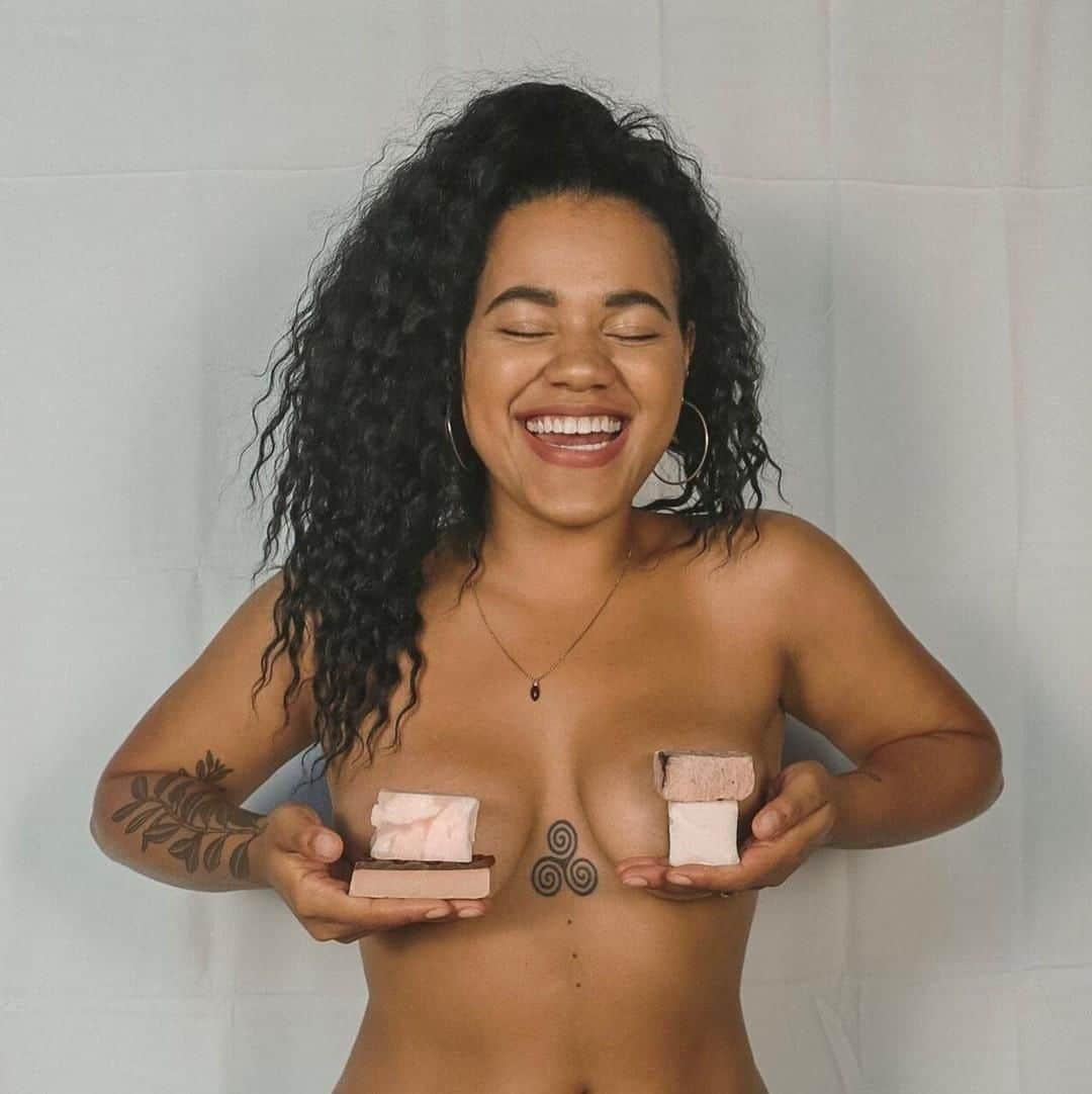 LUSH Cosmeticsさんのインスタグラム写真 - (LUSH CosmeticsInstagram)「Taking "naked" to a whole new level! @earthmamamedicine is participating in #PlasticFreeJuly by using Lush packaging-free goodies like Aromaco Deodorant and Bohemian Soap. Are you taking part in Plastic Free July? Tell us down below 👇⁠ *⁠ *⁠ *⁠ *⁠ *⁠ #zerowaste #plasticfree #ecofriendly #sustainable #wastefree #gogreen #packagingfree #ecofriendly ⁠  #sustainability #sustainableliving #ethicallymade #ethical #environment #handcrafted #sustainablebeauty #ecobeauty」7月18日 0時00分 - lushcosmetics