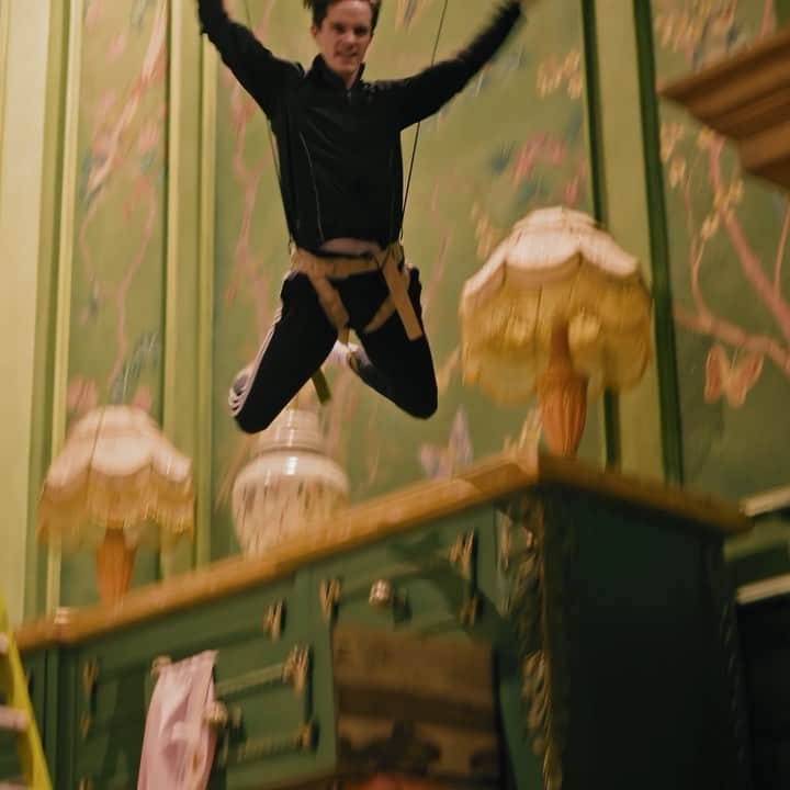 ジェームズ・コーデンのインスタグラム：「Here’s a first look inside #CatsMovie. Trailer FRIDAY! 🐱」