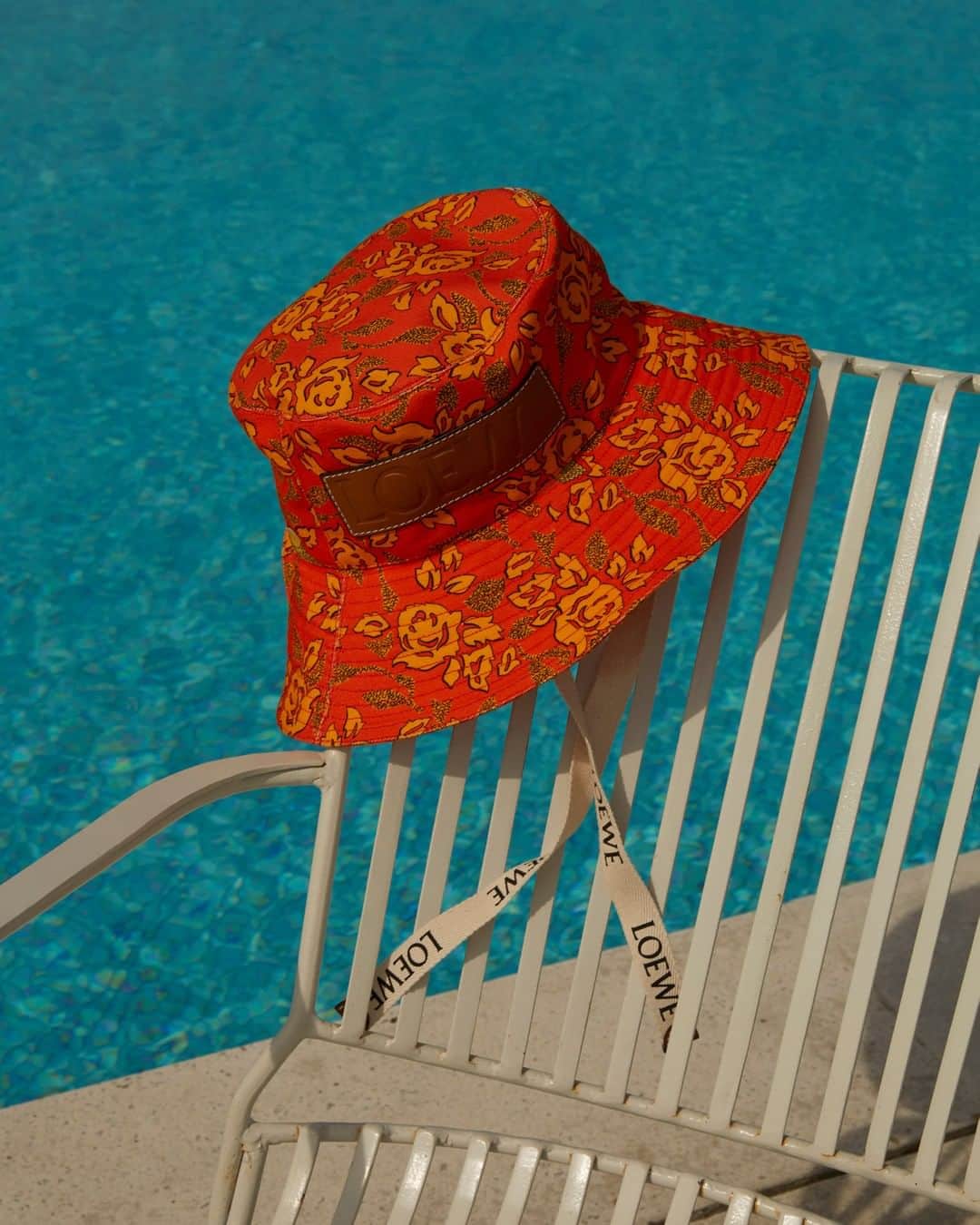 MR PORTERのインスタグラム：「If you weren't a fan of bucket hats, might we let this one convince you overwise?⁠ -⁠ Hat @loewe (1132220) available now via the Sun Shop. Link in bio or tap to shop. #MRPORTER」