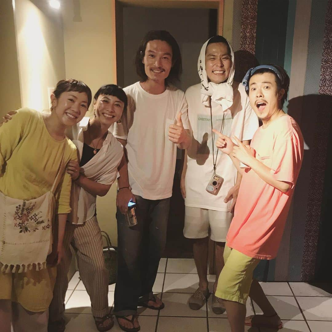 松本野々歩さんのインスタグラム写真 - (松本野々歩Instagram)「岡山 高知 神戸のヘイタナカのライブへ  高知では中1の時  それはそれは 憧れの だいっすきな先輩たちに会えて  ほんとに嬉しかった （わたしのとなりの女性　当時高3で 憧れすぎて　写真を定期入れに入れてたことがある！笑） 馨さんと黒須さんにとっても 大大好きな先輩 馨さんがベースを始めるきっかけになった人  かき氷屋さんで出店してた人も　素敵な先輩  岡山にも神戸にも わたしの先輩 馨さん黒須さんの後輩たちがかけつけてくれたり  そして 神戸では サケロックのアルバムやライブでテルミンで参加してた 吉岡さんと久しぶりの再会  ライブ後立ち話してたら ぶわっと 涙を浮かべた彼に もらい泣きして 一緒に泣いた  友たちが興奮がしてる 心がおどったりさわいだりが 伝わってくる すごいやー ヘイ  いいライブといい再会 ほんとに いい旅でした」7月18日 0時13分 - nonohoms