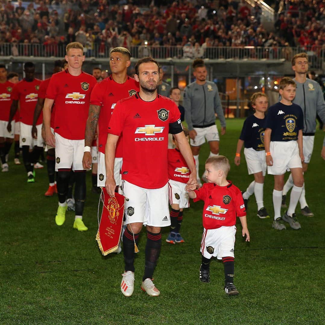 のインスタグラム：「Thank you to all our fans here in #Australia for these past weeks, your support has been unreal 🙏🏼🔴⚪️⚫️. Will definitely be back! 🙌🇦🇺 @manchesterunited #MUTOUR」