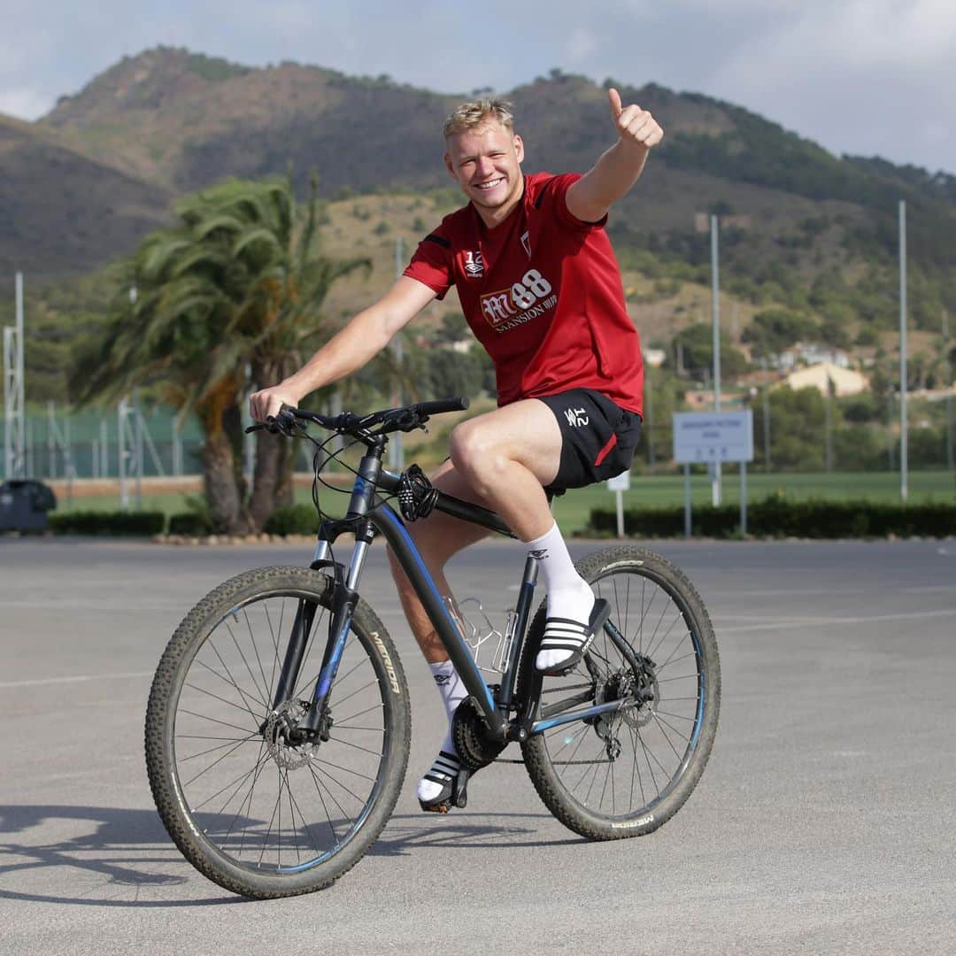 AFCボーンマスさんのインスタグラム写真 - (AFCボーンマスInstagram)「That feeling when you get the first minutes of pre-season under your belt 👍 #afcb 🍒」7月18日 0時29分 - afcb