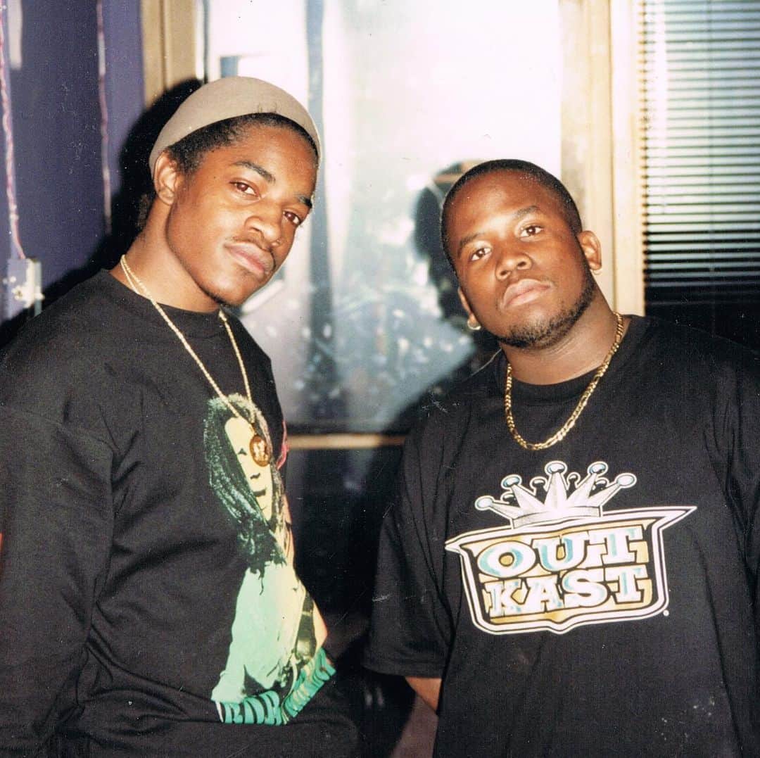 Red Bull Music Academyのインスタグラム：「An oral history of Patchwerk Studios ⠀⠀⠀⠀⠀⠀⠀⠀⠀ @Outkast, Gucci Mane, @youngjeezyatl, @ludacris and more have passed through its doors. Read the inside story of the massively influential Atlanta hip-hop hub. Link in bio. ⠀⠀⠀⠀⠀⠀⠀⠀⠀ 📷: courtesy of Laura Thompson ⠀⠀⠀⠀⠀⠀⠀⠀⠀ #Outkast #GucciMane #YoungJeezy #Ludacris #PatchwerkStudios #RBMA」