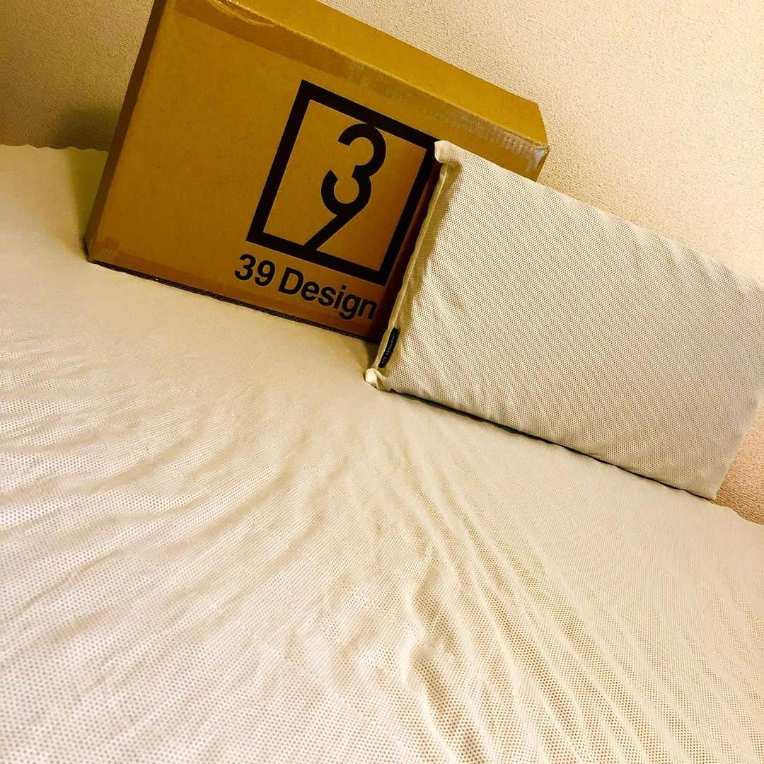 KENTAさんのインスタグラム写真 - (KENTAInstagram)「ヤバーイ！ 遂に届いた #39design の枕とマットレス！ 身体にいいやつ🥴 寝心地最高なやつ🥴」7月18日 0時37分 - kentaspyair