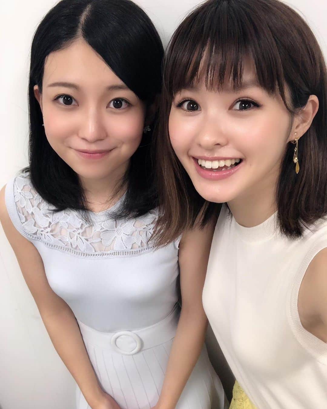 昆夏美のインスタグラム：「. 15日、 大阪でのファンイベントがありました。 お越し下さった皆様 ありがとうございました！！ サプライズゲストとして コゼット役の#熊谷彩春 ちゃんが♡ 可愛い事務所の後輩ちゃんでもあるんです。 マチネ終わりにありがとう♡ 皆さまが楽しんでくれていたら 嬉しいです。 私はたくさんの愛とパワーを いただきました。 またこのような機会を設けられるよう 考えたいと思います✨ . skirt @fray_id  東京の衣装は青色で大阪は黄色。 イヤリングも青と黄色で揃えました♪ . レミゼラブル大阪公演での出演は 残り2回。 あっという間だなぁー 1回1回を大事に、新鮮に😊 . そしてそして FNSでの歌唱楽曲が発表になりました。 #海宝直人 さんとミスサイゴンより 「世界が終わる夜のように」 #京本大我 さんとライオンキングより 「愛を感じて」 生放送、緊張します、、、が こちらもしっかりと努めたいと思います。 . 夜分遅くの更新失礼しました🙇🏻‍♀️」
