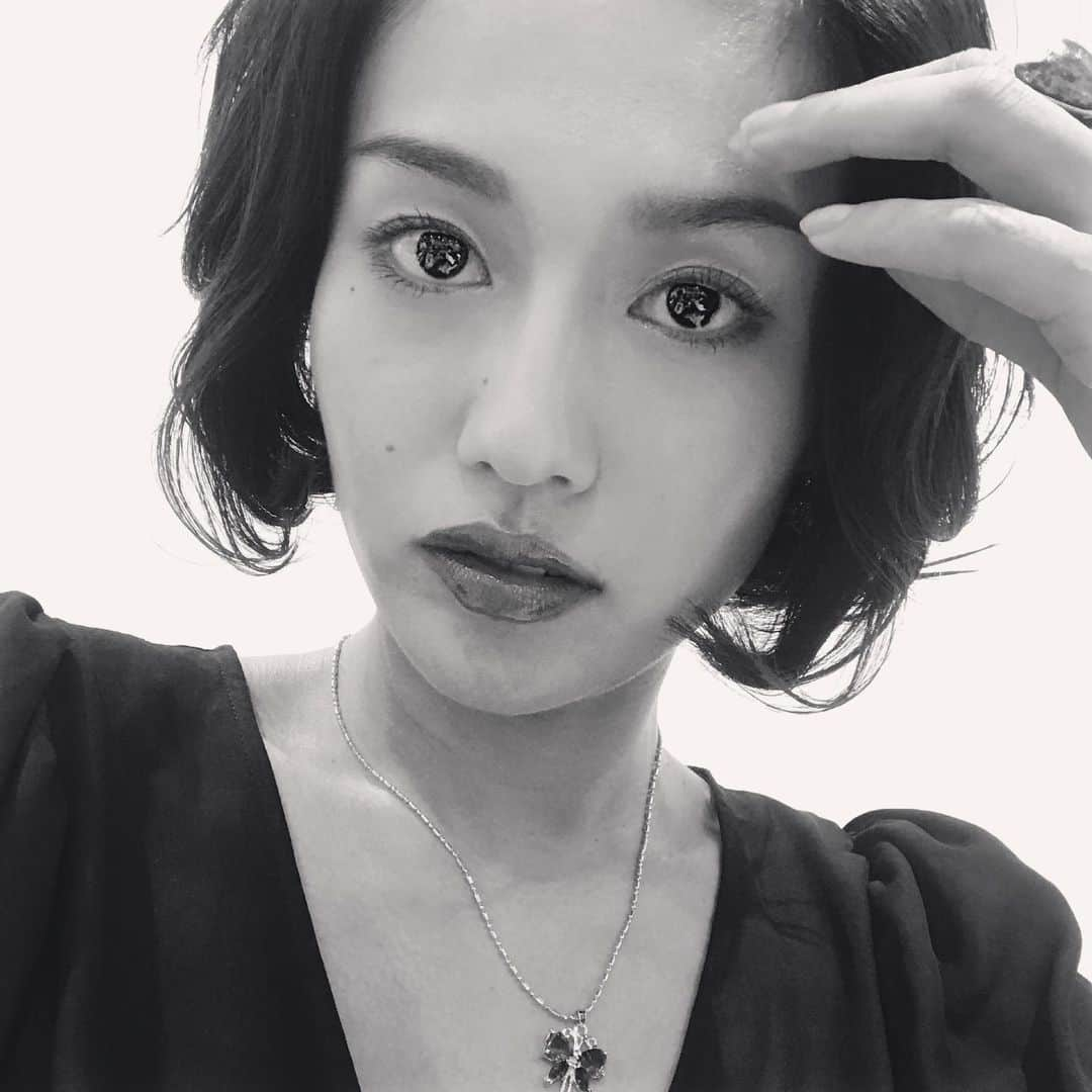 秋吉織栄（宮内かれん）さんのインスタグラム写真 - (秋吉織栄（宮内かれん）Instagram)「初日というのかな？ 公開ゲネが終わりました‼︎ アルカージナ。  とてもはステキな役に感謝。 出会えてよかった！！ 私たちは、作品を信じてやるしかない。 ただ真っ直ぐに。  どう思うか、感じるか…  また、アンケートよろしくお願いします‼︎✨✨ 明日もまたステップアップできるように。  おやすみなさい✨✨ Yプロジェクト×E-Stage Topia提携プロデュース公演  舞台『シェイリ　шерри』 【日程】２０１９年７月１７日(水)～２０日(土)全７ステージ 【劇場】渋谷・伝承ホール 【原作】『かもめ』アントン・チェーホフ 【脚本・演出】下平慶祐 【総合監修】若宮亮(エムキチビート)  公式サイト(詳細はこちらを💁‍♀️) https://stagesheiri.studio.design 【チケット】(全席指定席) 公開ゲネプロ：前売り５０００円/当日５５００円 プレミアム席(特典付き):前売り８５００円/当日９０００円 完売御礼！ 前売り：６０００円/当日：６５００円 【タイムスケジュール】 ７月１７日(水)１９時～☆ １８日(木)１４時～/１９時～ １９日(金)１４時～/１９時～ ２０日(土)１２時～/１６時～ ☆=公開ゲネプロ 受付は本番の１時間前/会場は３０分前  ご予約はこちらです💁‍♀️ ●カンフェティ http://www.confetti-web.com/sheiri ●こりっち http://ticket.corich.jp/apply/100100/ori/  #舞台  #シェイリ  #伝承ホール  #かもめ  #チェーホフ」7月18日 0時45分 - orie.oliiiiie.olivia