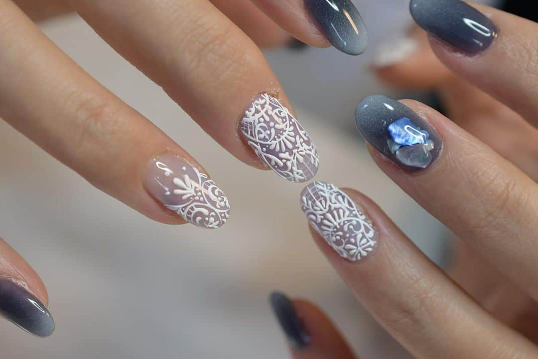 Yuka Maeda ::manicurelistのインスタグラム：「大阪市北区 梅田.中崎町.駅から徒歩7分🚶‍♀️ CADENAS nail eyelash  マツエクアカウント @cadenaseyelash LINE:@ cadenas 🆔検索🙋‍♀️ tel:06-4792-8617. cadenas.nail@gmail.com. . #ネイル #ネイルアート #ネイルデザイン #梅田ネイルサロン  #堂山町ネイル #大人ネイル  #フィルイン #ジェルネイル #jelnail #nails  #nailart #instagood #ワンカラー #大阪ネイルサロン  #上品ネイル #シンプルネイル  #ジェルデザイン #cadenas #カデナ #夏ネイル #fashion #smile #love #美甲 #happy #newnails #loveit #レース #手書きレース」