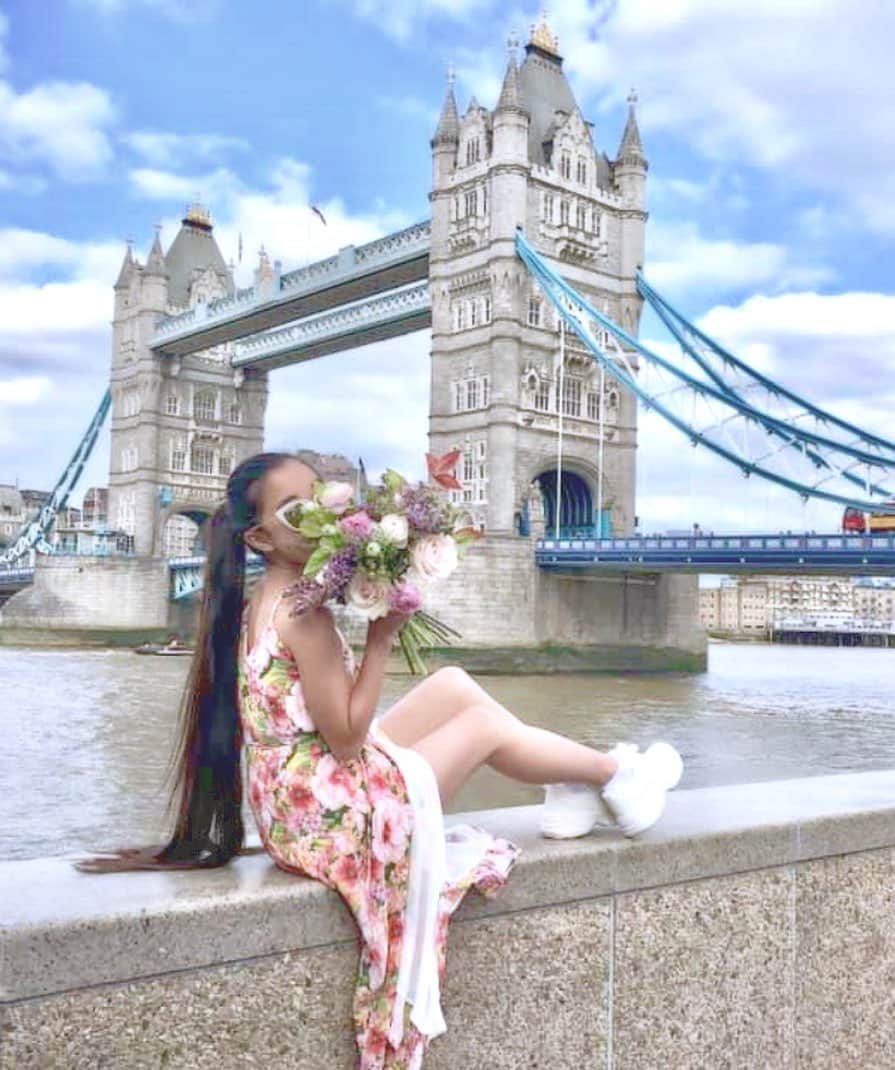 Laraさんのインスタグラム写真 - (LaraInstagram)「. . London 🇬🇧💐💂🏻‍♀️ . #タワーブリッジ」7月18日 0時50分 - fa_la_lara