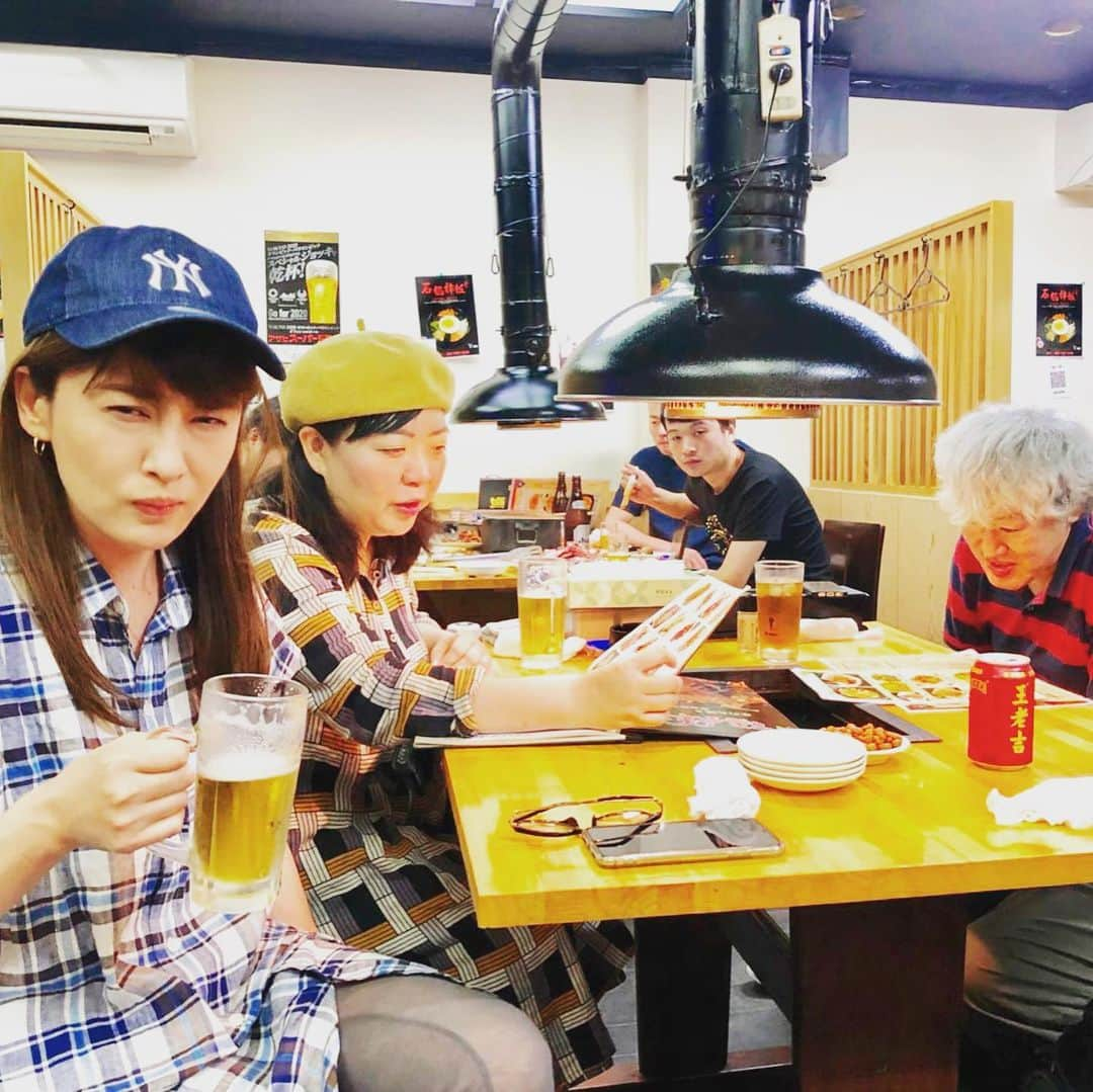 鈴木砂羽さんのインスタグラム写真 - (鈴木砂羽Instagram)「こらこら セクハラですよ！！ たぶんみんなが 擦りすぎたようで、 金色に光り輝いてました✨  あやかりたいものです✨  #小岩駅 #栃錦像 #栃錦像前で待ち合わせ #小城 #羊ナイト 🐑」7月18日 0時51分 - bombon_sawa