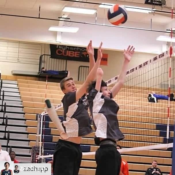USA Volleyballさんのインスタグラム写真 - (USA VolleyballInstagram)「U.S. Men's Sitting National Team player Zach Upp also plays the standing version. Hey, sometimes accidents happen! 🤷‍♂️ --- Repost @zachupp -  Throwback to high school when my arm got hit off of my arm. Prosthetic went flying 😂.」7月18日 0時53分 - usavolleyball