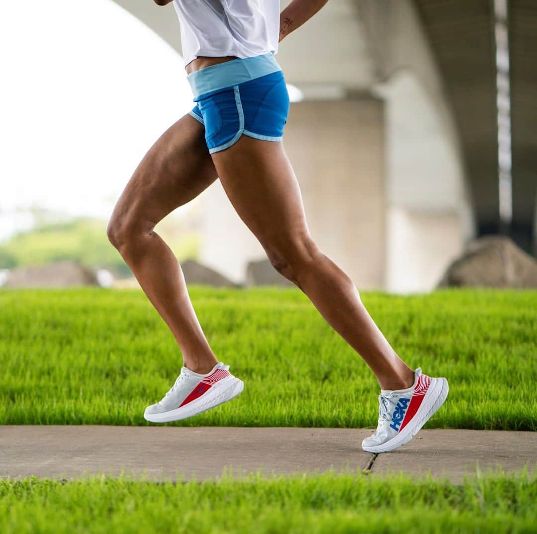 ホカオネオネさんのインスタグラム写真 - (ホカオネオネInstagram)「Start chasing your personal best today - whether you’re running your first 5K or pushing to qualify for the Boston Marathon. #HOKAcarbonX #womenwhofly」7月18日 1時00分 - hoka