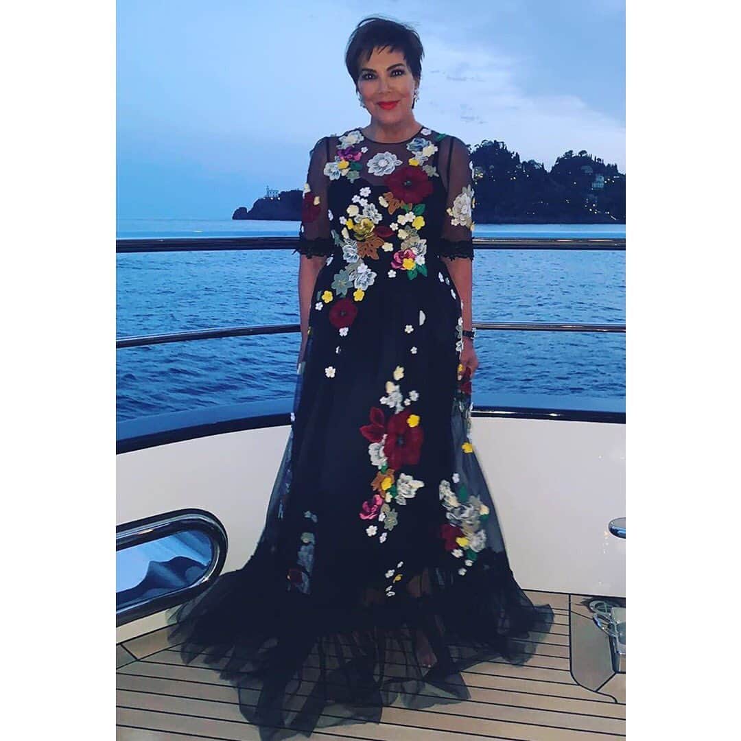 ドルチェ&ガッバーナさんのインスタグラム写真 - (ドルチェ&ガッバーナInstagram)「Kris Jenner pictured wearing a long, floral Dolce&Gabbana gown.  #DGWomen #DGCelebs」7月18日 1時00分 - dolcegabbana