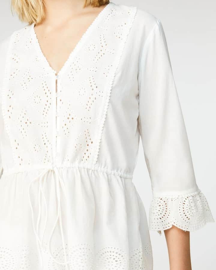 クーカイのインスタグラム：「Si vous n'êtes pas encore sur le départ, passez-nous voir en boutique ou sur kookai.fr . . . #kookaiette #fashion #outfit #style #blouse」