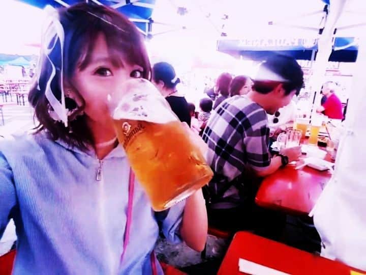梁愛美のインスタグラム：「Yummy…😋🍺🇩🇪💕 ❥︎ ❥︎ 【出演情報】 ❥ ❥ 「MISS OKTRBERFEST 2019」@駒沢🍺💕 ❥︎ ❥︎ ミスコン開催中🏆✨ ❥︎ ❥︎ SNS投票☞7/12(金)〜21(日) #いいねの数でSNS賞 ❥︎ ❥︎ #MISS_OKTOBERFEST のハッシュタグが着いた記事の【いいね♡】の数が投票数に繋がります🍺 ❥︎ ❥︎ グランプリに選ばれると来年度のイメージモデル＆公式テーマソングを歌わせて頂けます🏆🎤✨ ❥ ❥ みなさんいいね♡(投票)ご協力お願いします🙏💕 ❥︎ ❥︎ #MISS_OKTOBERFEST2019 #oktoberfest #oktoberfest2019 #beer #prost #instagramjapan #instagramfashion #beerstaglam #dirndl #dirndl_beauties #doll #idol #japanesegirl #platinumproduction #ミスオクトーバーフェスト #ミスオクトーバーフェスト2019 #オクトーバーフェスト #オクトーバーフェスト2019 #オクトーバーフェスト駒沢 #駒沢オクトーバーフェスト #ミスコン #ディアンドル #ロリータ #ロリィタ #ビール好きな人と繋がりたい #ビアスタグラム #梁愛美 #プラチナムプロダクション」