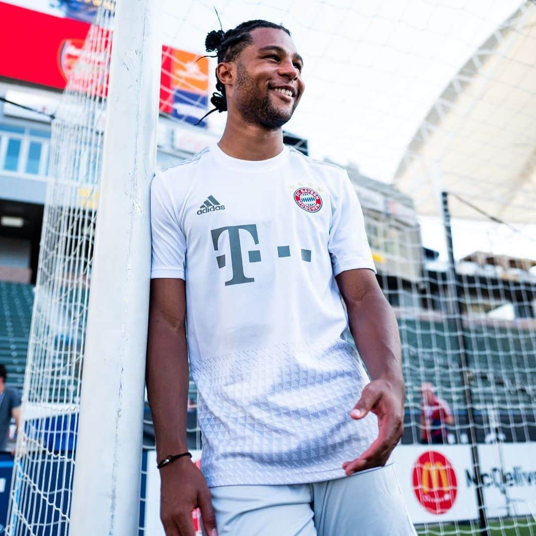 セルジュ・ニャブリさんのインスタグラム写真 - (セルジュ・ニャブリInstagram)「@fcbayern x @adidasfootball comin with the cleannnnn kit 👀🔥」7月18日 1時12分 - sergegnabry