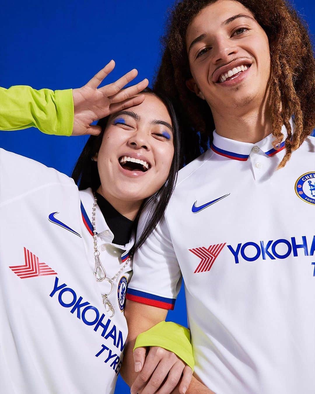 HYPEBEASTさんのインスタグラム写真 - (HYPEBEASTInstagram)「@hypebeastsports: @chelseafc has officially unveiled its @nikefootball away kits for the 2019/20 season. Inspired by the 1960s Mod culture of London, the new jersey comes dressed in a white outfit with hits of blue and red trim finished with a blue Swoosh and Chelsea’s celebrated club badge on the left. Fans can purchase Chelsea’s 2019/20 Away kits now over at select @nikefootball retailers and online. Tag a #chelseafc fan. Photo: Nike」7月18日 1時12分 - hypebeast