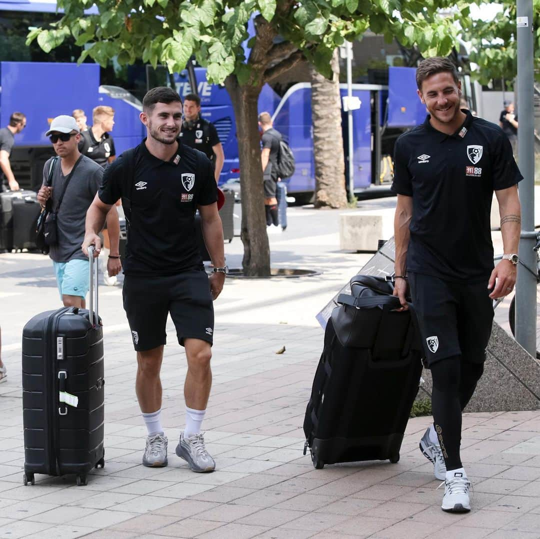 AFCボーンマスさんのインスタグラム写真 - (AFCボーンマスInstagram)「Touchdown in Barcelona 🛬 - Girona up next on Saturday 😎 #afcb🍒」7月18日 1時19分 - afcb