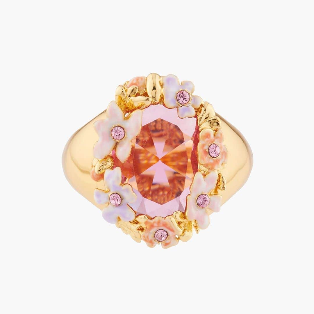 レネレイドさんのインスタグラム写真 - (レネレイドInstagram)「✨Marie-Antoinette would have loved it: a romantic harmony of pink and lilac for this beautiful cocktail ring.  #Lesnereidesparis #Poeticjewelry #Costumejewellery #Frenchjewelry #Wedding #Flowers」7月18日 1時27分 - lesnereidesparis