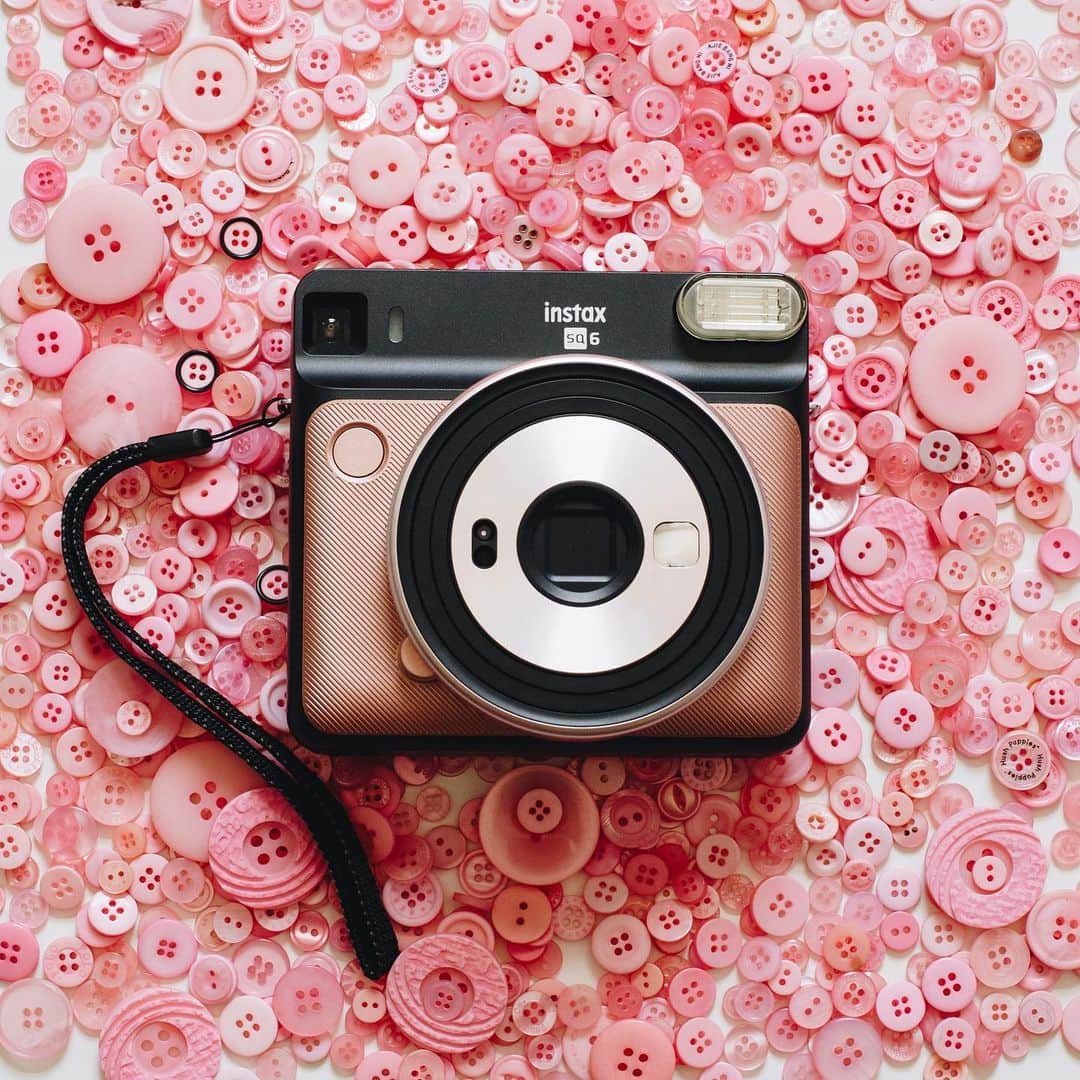 Fujifilm Instax North Americaさんのインスタグラム写真 - (Fujifilm Instax North AmericaInstagram)「Check out the free instax SQUARE film twin pack offer with the purchase of an #SQ6 instax camera until 7/20/2019 at participating US dealers. Visit your favorite instax retailer for details (average retail value = $19.99).」7月18日 1時59分 - fujifilm_instax_northamerica