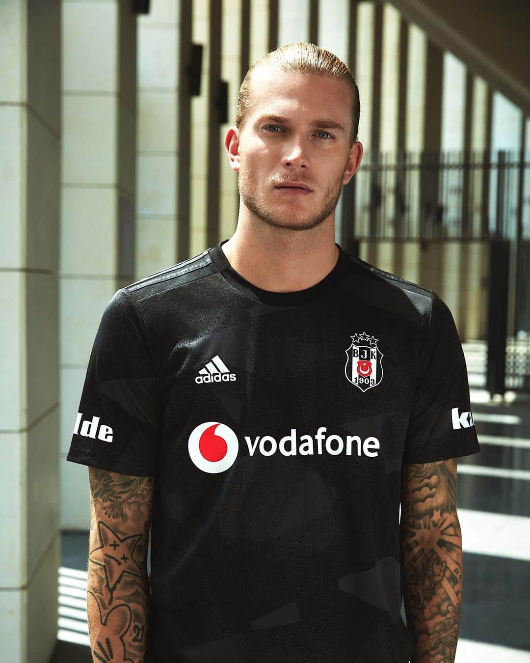 ロリス・カリウスのインスタグラム：「19/20 ⚫️⚪️ #DaretoCreate #LK1」