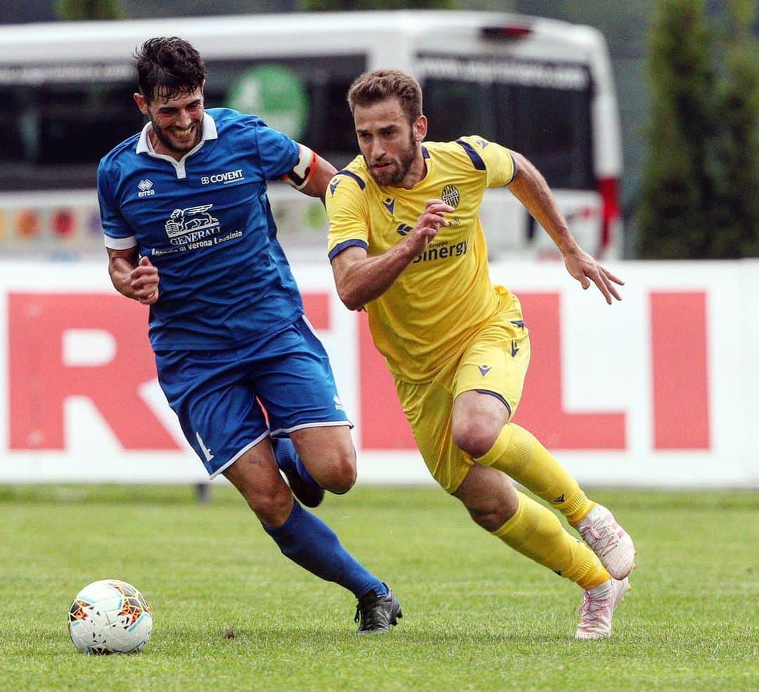 エラス・ヴェローナFCさんのインスタグラム写真 - (エラス・ヴェローナFCInstagram)「Minuti nelle gambe dopo 7 giorni di allenamento: le foto di #VeronaTop22, terminata 1-1 💛💙⛰ #Primiero2019」7月18日 2時28分 - hellasveronafc