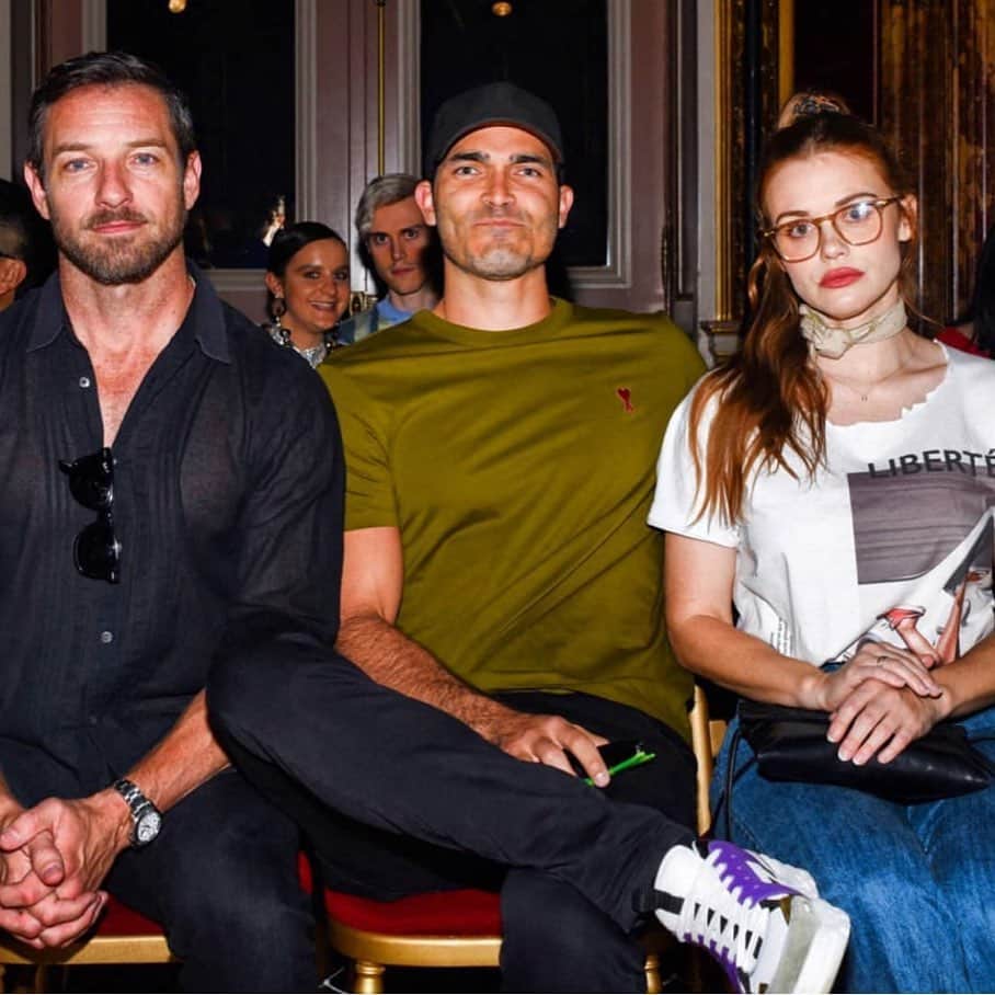 イアン・ボーエンのインスタグラム：「My good friends. * There, in the back.」