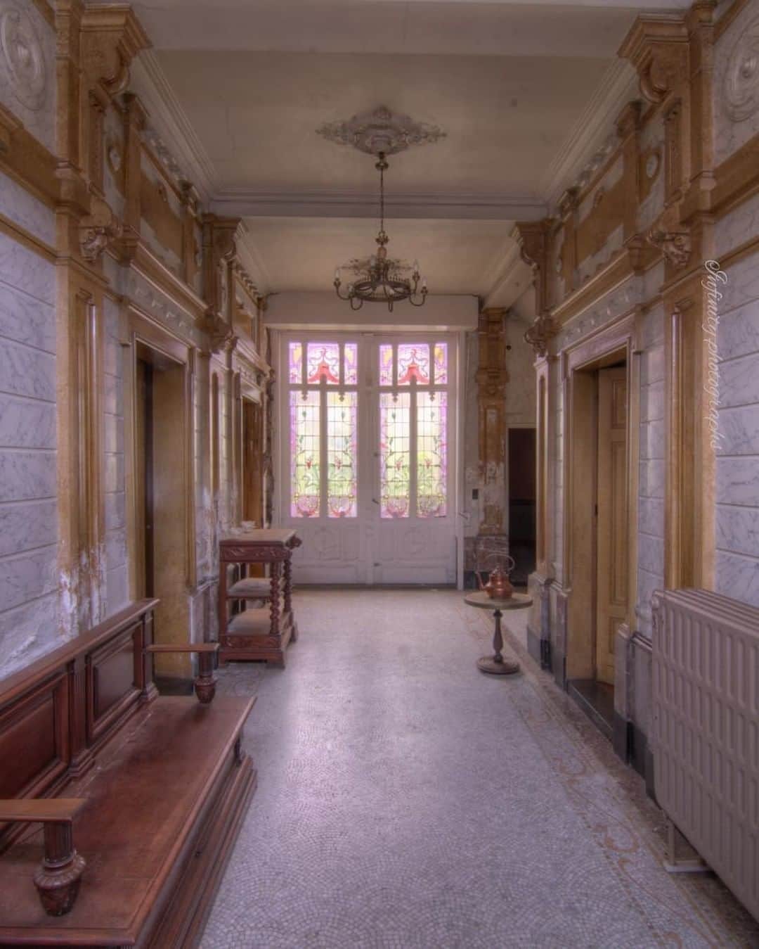 Abandoned Placesさんのインスタグラム写真 - (Abandoned PlacesInstagram)「Abandoned manor house in Belgium. Photography by @infinity.photographs」7月18日 2時39分 - itsabandoned