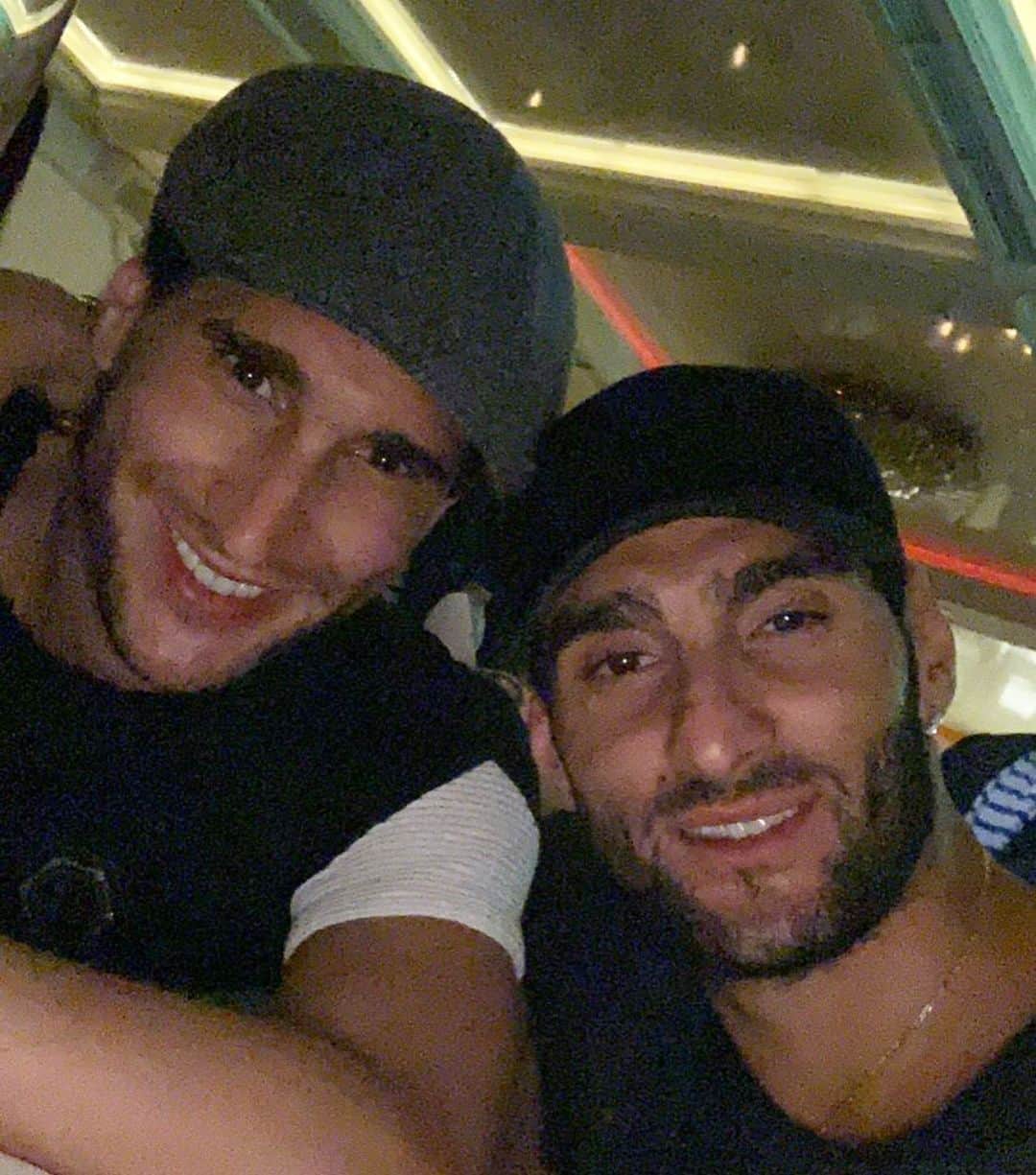マルアン・フェライニのインスタグラム：「Happy birthday to my brother @boubou25f ❤️💓 enjoy your evening in #jinan #love #forlife #forever #loveyou」